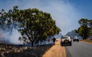 澳洲东南部将迎严重热浪与极端火灾风险，专家警告城市边缘安全隐患