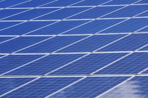 太阳能板、开放式生活和化妆间可提高房产价值