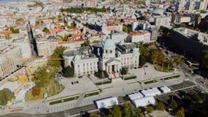 Albanese government's frustration rises as Australians pay price for war