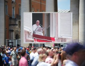 On Easter, Pope Leo urges world leaders to end wars, renounce conquest