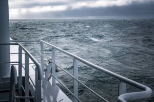 Navigating turbulent times, airlines look to apps to keep travellers happy