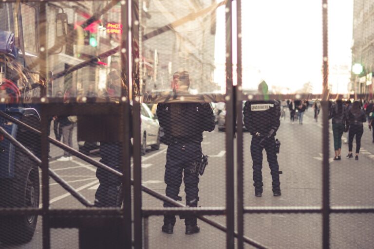 英国反恐警察调查前犹太教堂纵火案