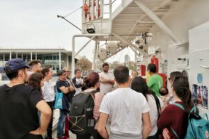 Cruise passengers returning home after virus outbreak