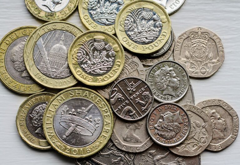 英国政治的历史性变化:选举结果惨烈