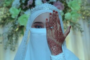 ISIS brides to face court after dramatic scenes