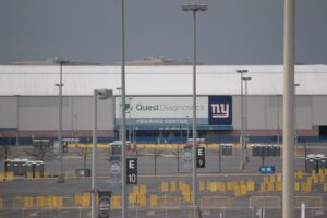 Live: Giants lift against Lions despite double injury blow