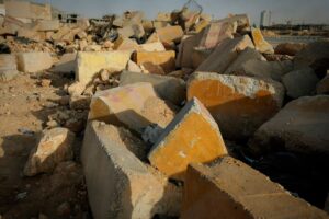 Massive quake rocks holiday island near Bali