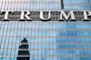 News24 | Trump safe as US Secret Service kills gunman who opened fire near White House