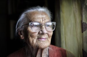 Pitjantjatjara Elder's gaze meets the viewer in Archibald winning piece