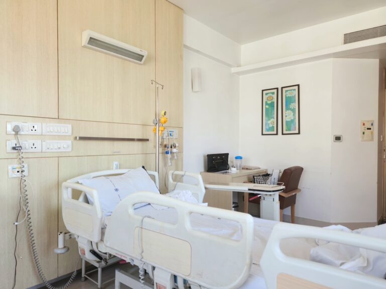 「你的儿子在医院,我勒死了他」:涉嫌杀婴者发给男友的病态短信