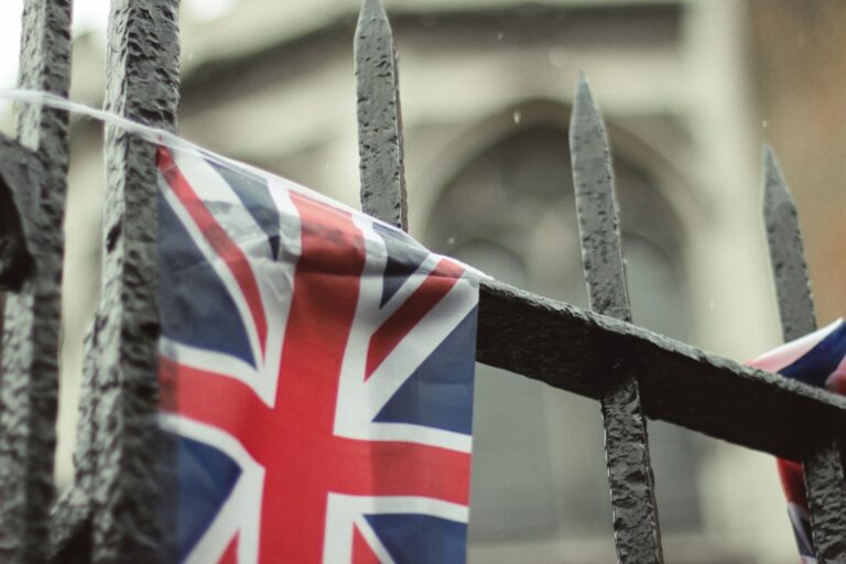 英国首相在补选失利后准备辞职