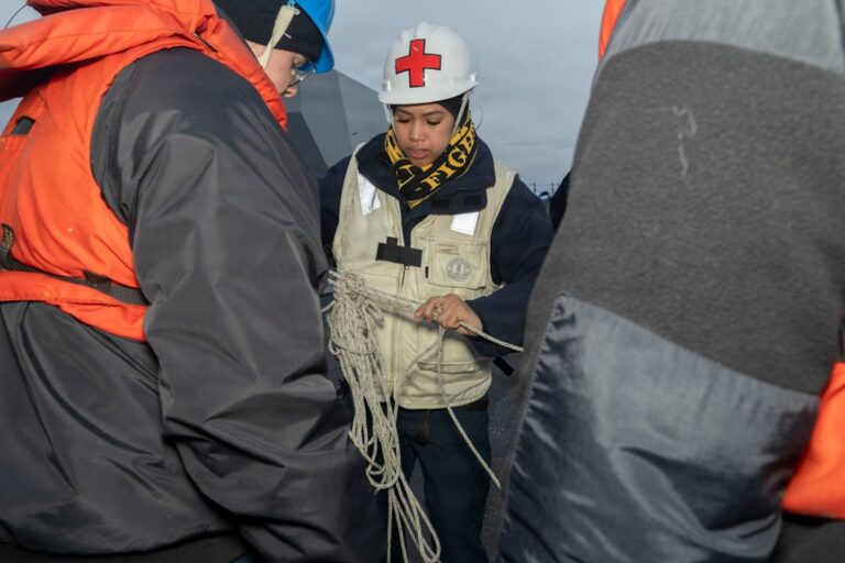 联合国将撤离被困霍尔木兹海峡的水手,鲁比奥警告勿收取通行费