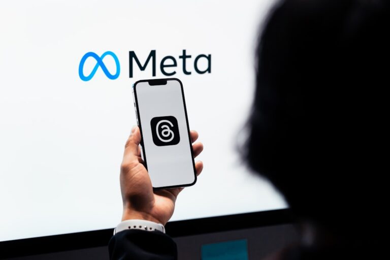 Meta法律行动迫使Facebook告密者在Hay节保持沉默