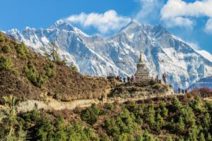 Miracle on Everest: Guide believed dead spotted crawling down ice