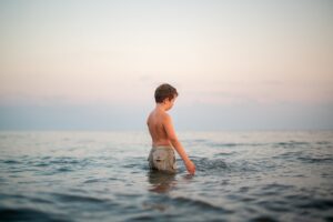 'I would do anything': The boy searching for his mother in the ruins