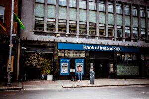 Man fatally wounded in knife attack in German bank