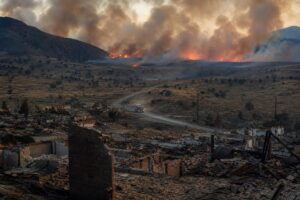 Eastern Washington fires destroy 600 structures and force 60,000 to evacuate