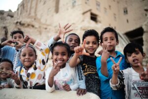 Houthis advance in Yemen, seize two Red Sea islands