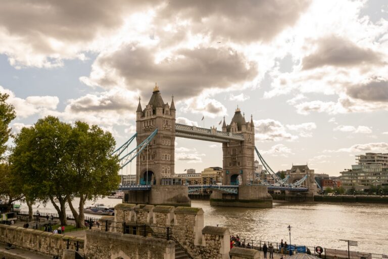 英国航空管制系统故障后旅客面临更多混乱