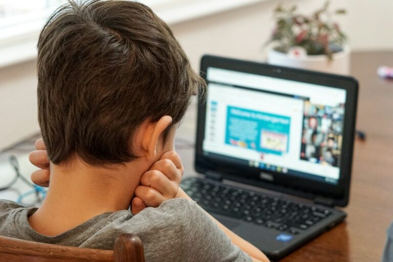 阿曼达·斯托克将接替阿曼达·卡姆出任儿童安全及家庭暴力部长